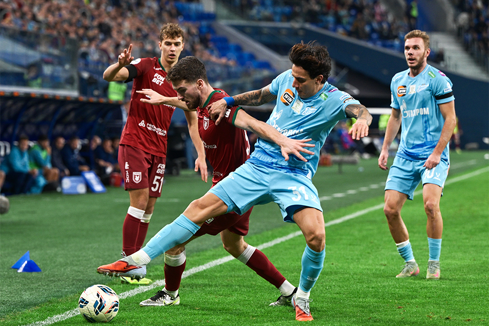 Игрокам "Зенита" пришлось помучиться в матче с "Рубином", но питерцы все же взяли все три очка.