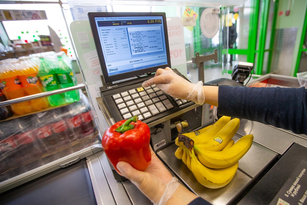 Овощи и фрукты мы пока предпочитаем покупать на развес - нам важно их рассмотреть, пощупать и выбрать.