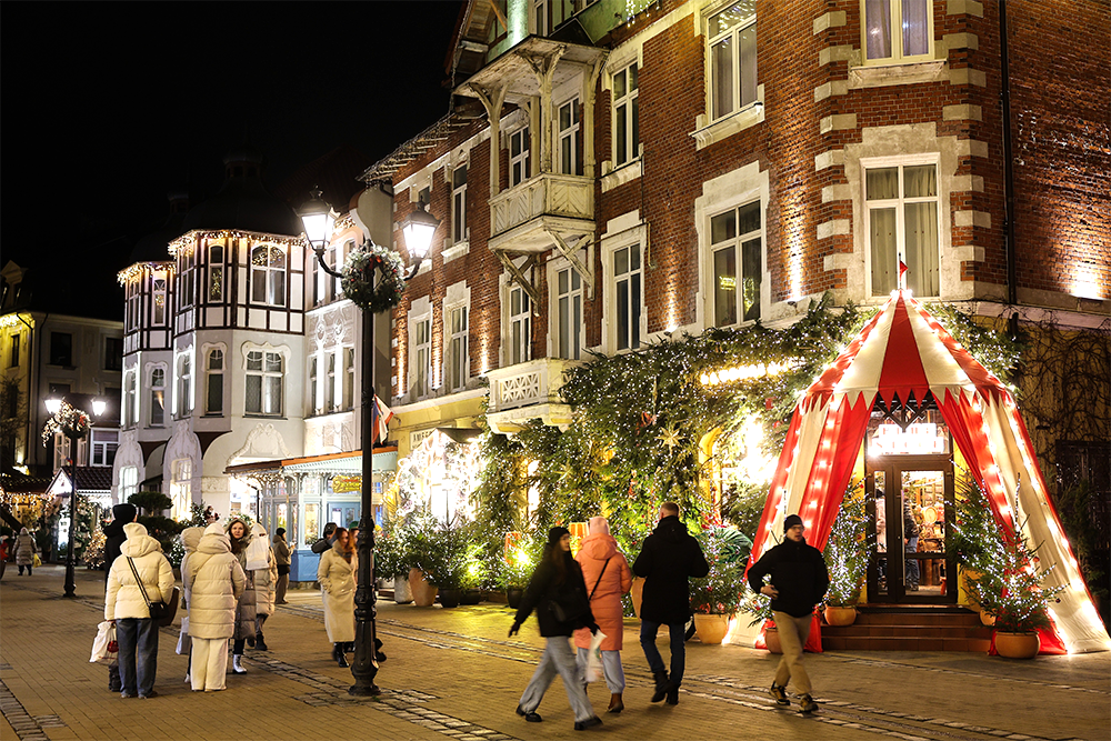 Большой популярностью у туристов в период новогодних праздников пользуется город Зеленоградск. 