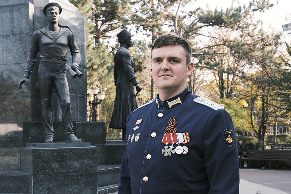 Георгий Кольцов часто посещает памятные места в Краснодаре, в том числе сквер пограничников.