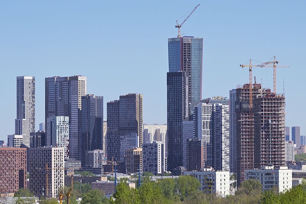 Строительство новых домов на Кутузовском проспекте в Москве.
