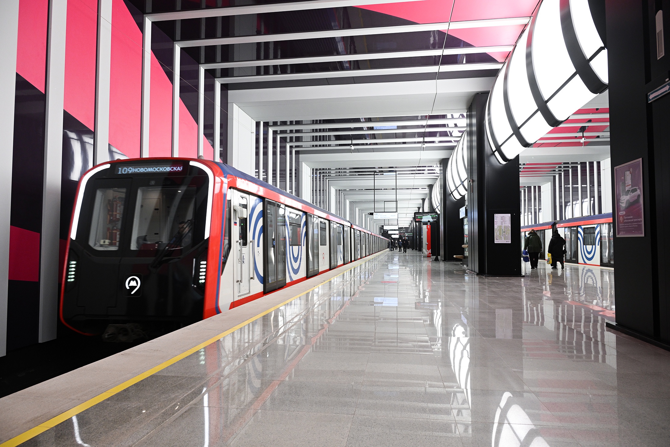 Станция "Коммунарка" Троицкой линии московского метро.