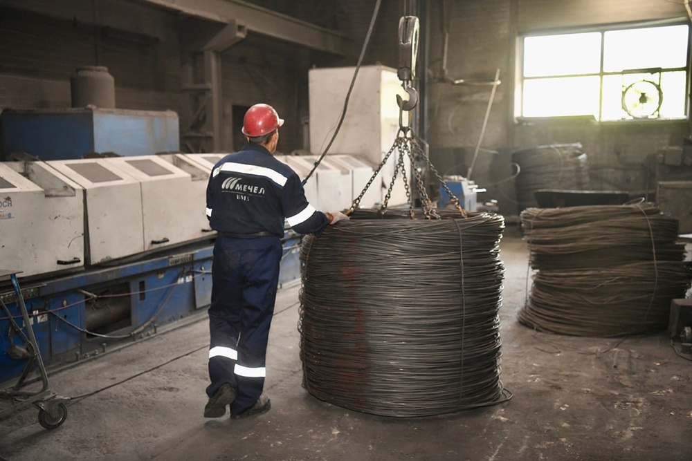 В прошлом году метизный завод выпустил 54,4 тысячи тонн стальной проволоки.