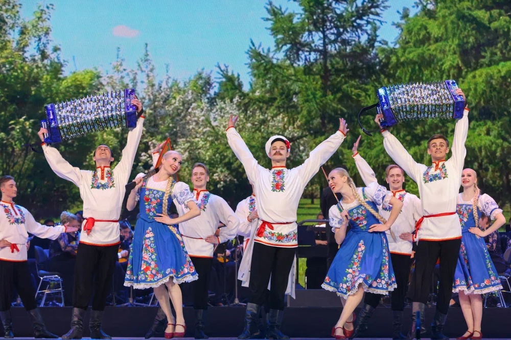 По замыслу Годенко, в постановке номеров должна отражаться красота енисейской природы и богатство души сибиряков.