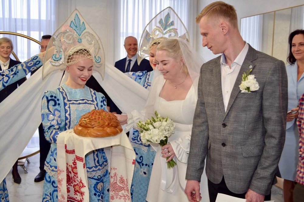 Первую церемонию бракосочетания в новом дворце провели для Алексея и Натальи Аверьяновых.