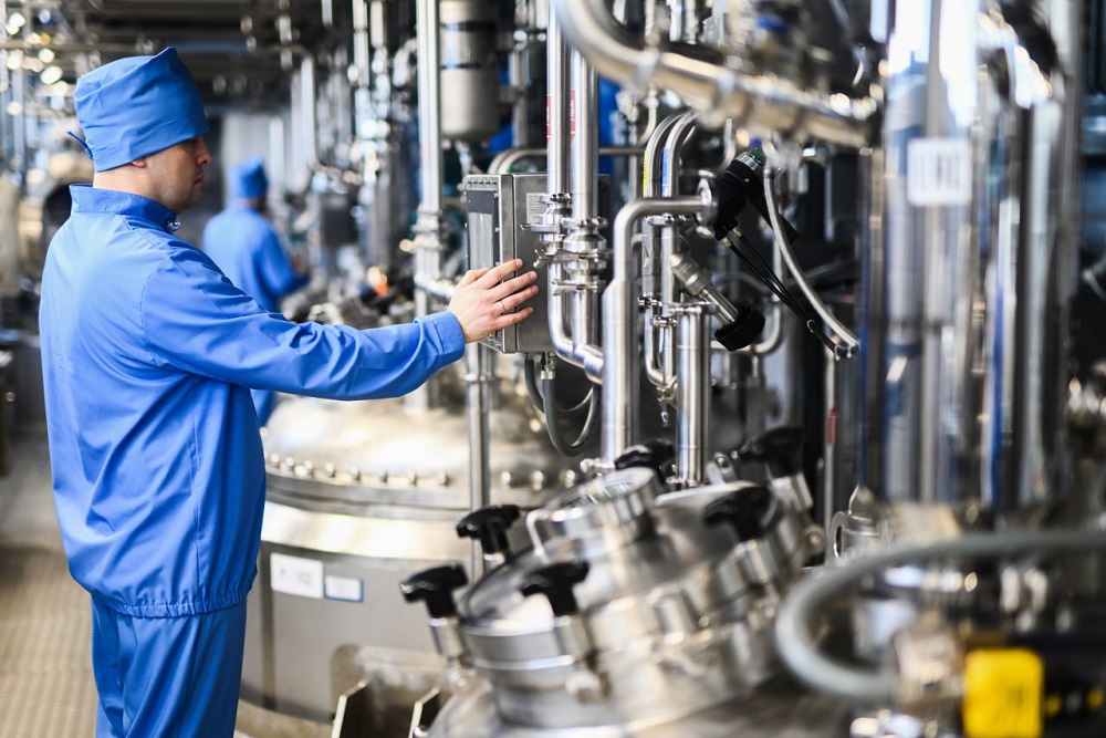 Медики используют более тридцати групп различных антибиотиков (многие отечественного производств  - на фото), но если принимать их бесконтрольно, вскоре лекарства будут бессильны против инфекции