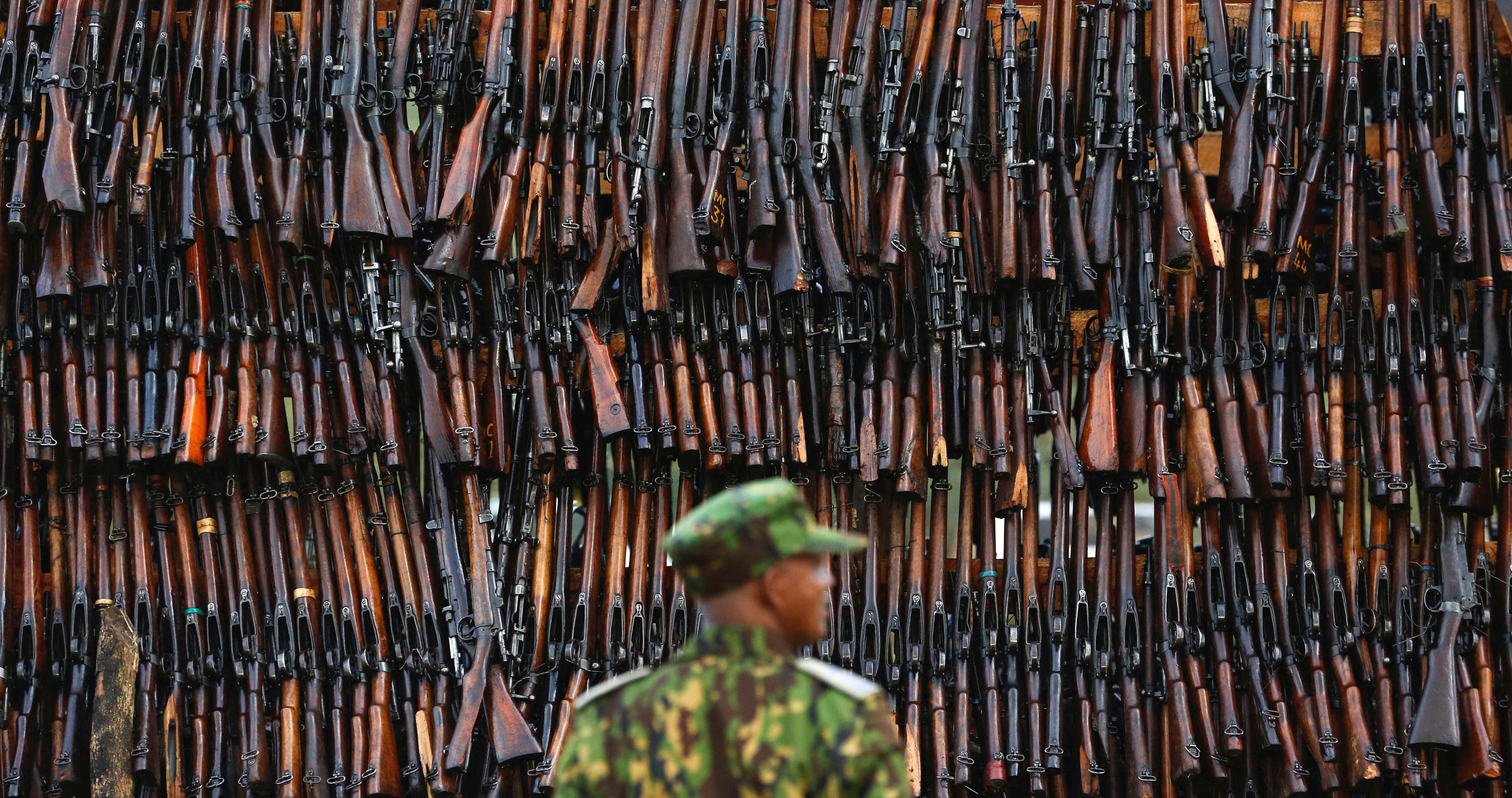 С каждым годом в мире выпускается все больше того, что стреляет и убивает людей. С каждым годом в мире выпускается все больше того, что стреляет и убивает людей.
