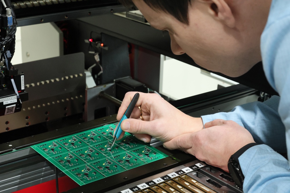 Редкоземельные металлы применяются в производстве многих видов высокотехнологичной продукции, в том числе в электронике.