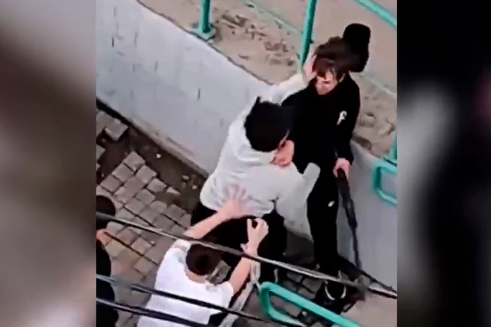 В Красноярске на школьные разборки ученик пришел с отцовской винтовкой. 