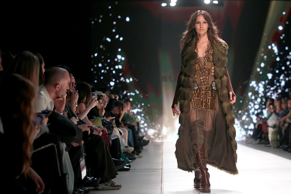 Ожидается, что в Московской неделе моды примут участие около 250 брендов из разных стран. Будут работать и маркет, и шоурум. 