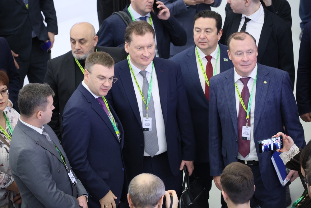 На форуме главы муниципалитетов могли в свободной обстановке задать любые вопросы представителям региональной и федеральной власти.