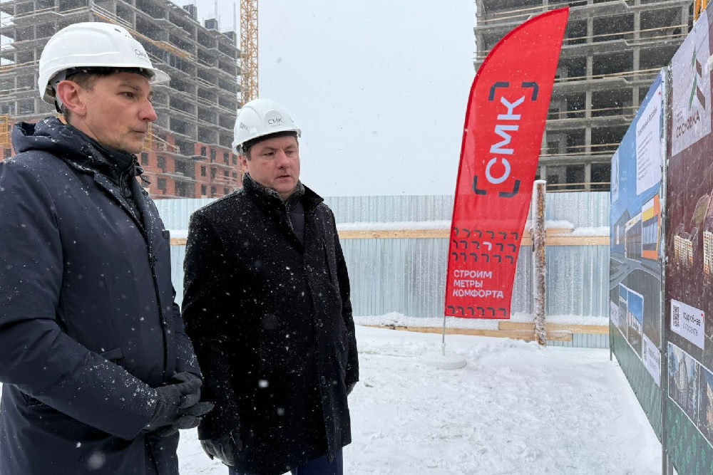 Дмитрий Морев (справа): В округе Майская Горка началось строительство детского сада