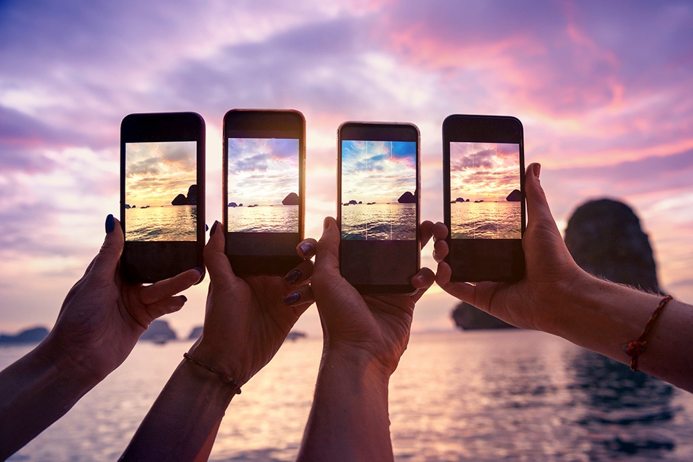 Подобрать идеальный камерофон - задача практически невыполнимая, ведь каждая модель отличается своими характеристиками. У многих устройств есть свои преимущества и недостатки, поэтому выбирать смартфон нужно, исходя из задач, которые для пользователя приоритетны.