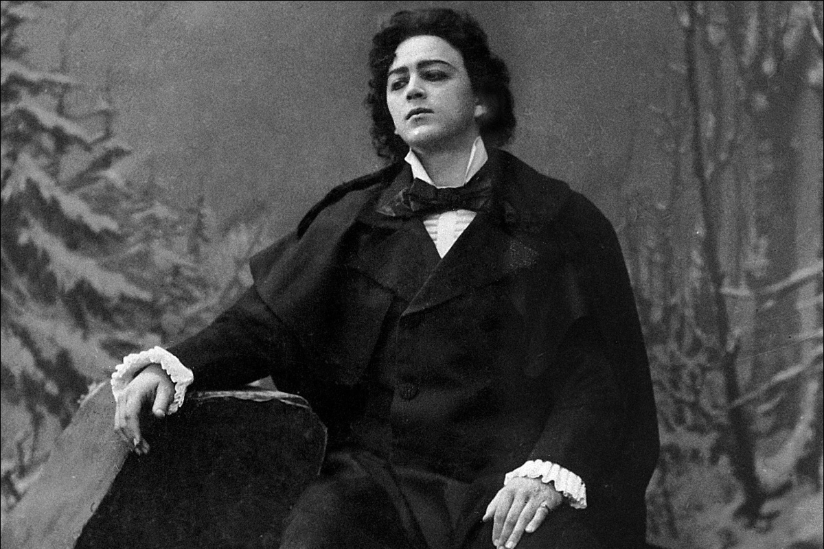 Леонид Собинов в образе Ленского в опере Чайковского "Евгений Онегин" на сцене Большого театра. 1912 год. Леонид Собинов в образе Ленского в опере Чайковского "Евгений Онегин" на сцене Большого театра. 1912 год.