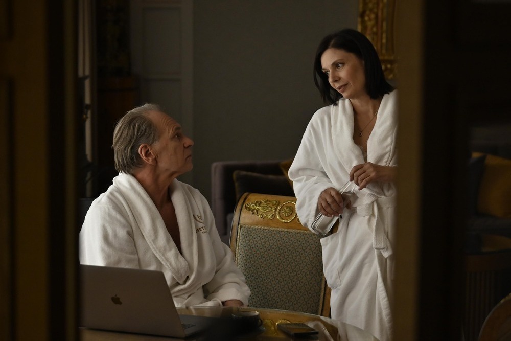 Алексей Гуськов в роли главы семейства Юрия Градова в новом сезоне "Золотого дна" в своем актерском мастерстве превзошел сам себя. 