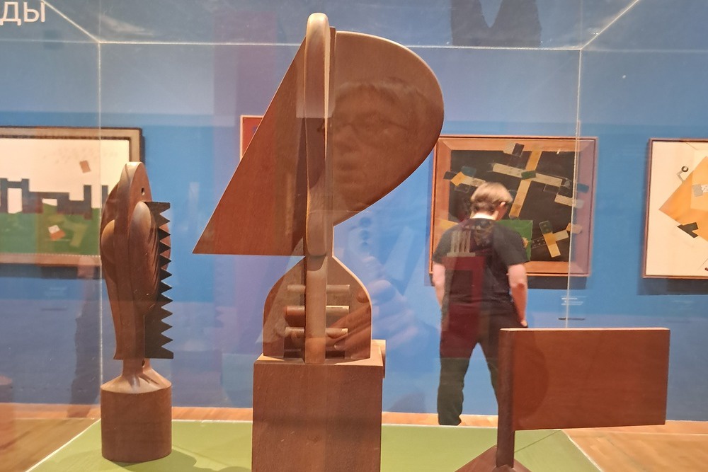 Не только живопись, но и скульптуры Владимира Немухина можно увидеть на выставке в Новой Третьяковке. 
