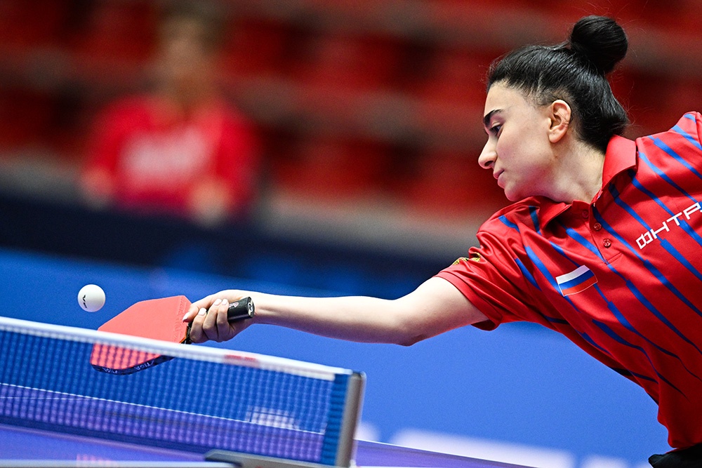 Элизабет Абраамян девять раз брала золото чемпионатов России: в одиночном разряде, в паре, миксте и команде.