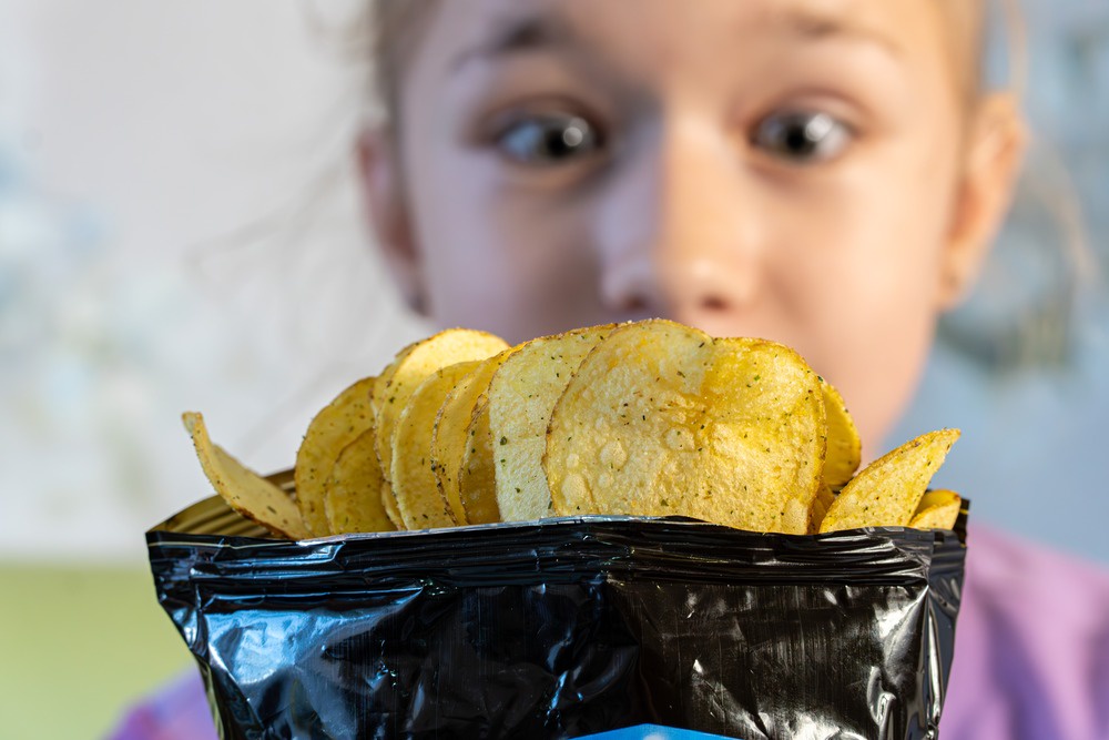 Чего только нет в составе чипсов. Рапсовое масло - хотя бы понятный натуральный компонент.