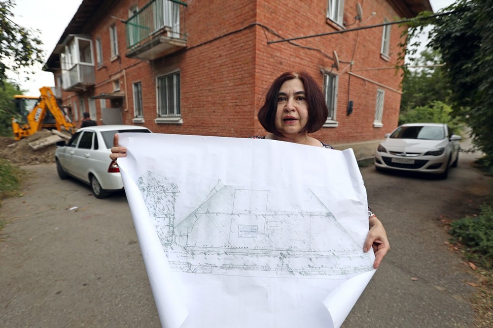 Мадина Масаева нашла документы, они и подтвердили, что за дом отвечают власти Нальчика.