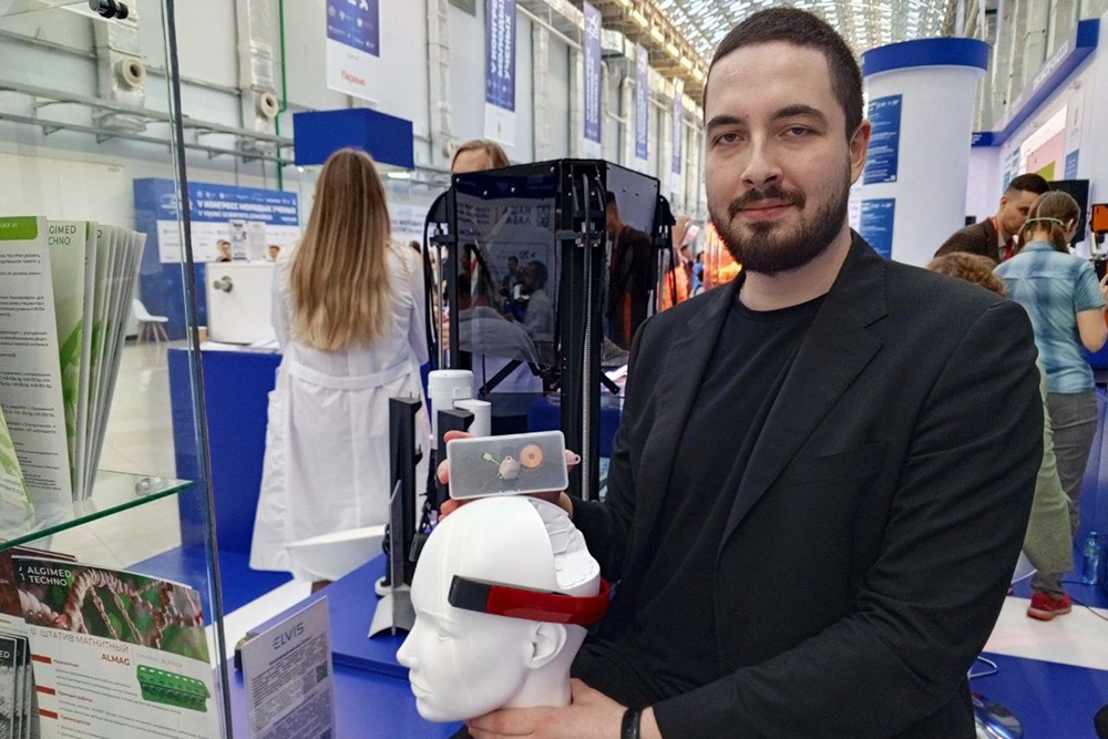 Разработчики надеются, что это устройство поможет незрячим людям ориентироваться в пространстве.