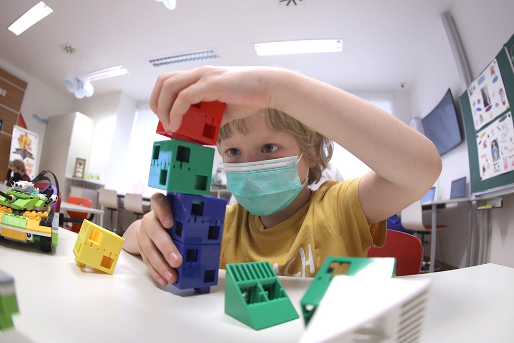 Защитная маска игре не помеха. 