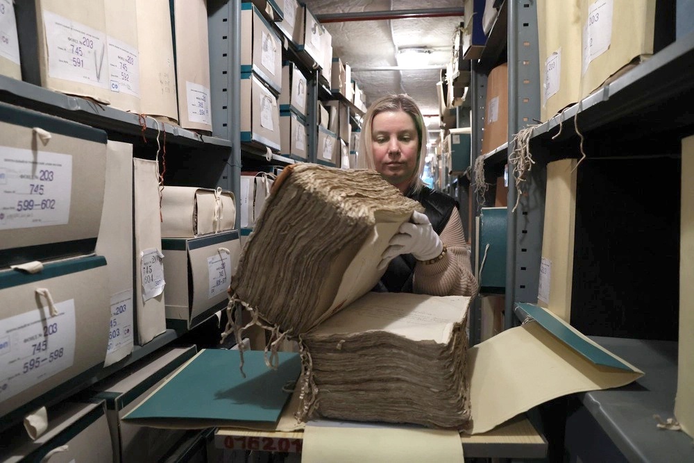 Заветный адресок человека, с которым у вас разошлись пути, в МВД, как правило, есть. Но персональные данные граждан строго защищены законом.