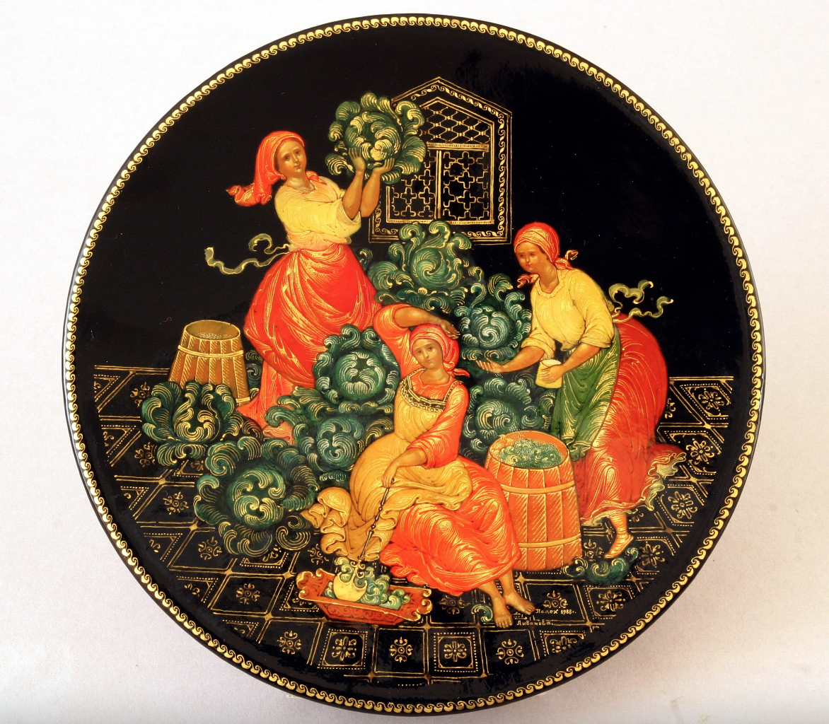 Шкатулка с изображением рубки и засолки капусты. Шкатулка с изображением рубки и засолки капусты.