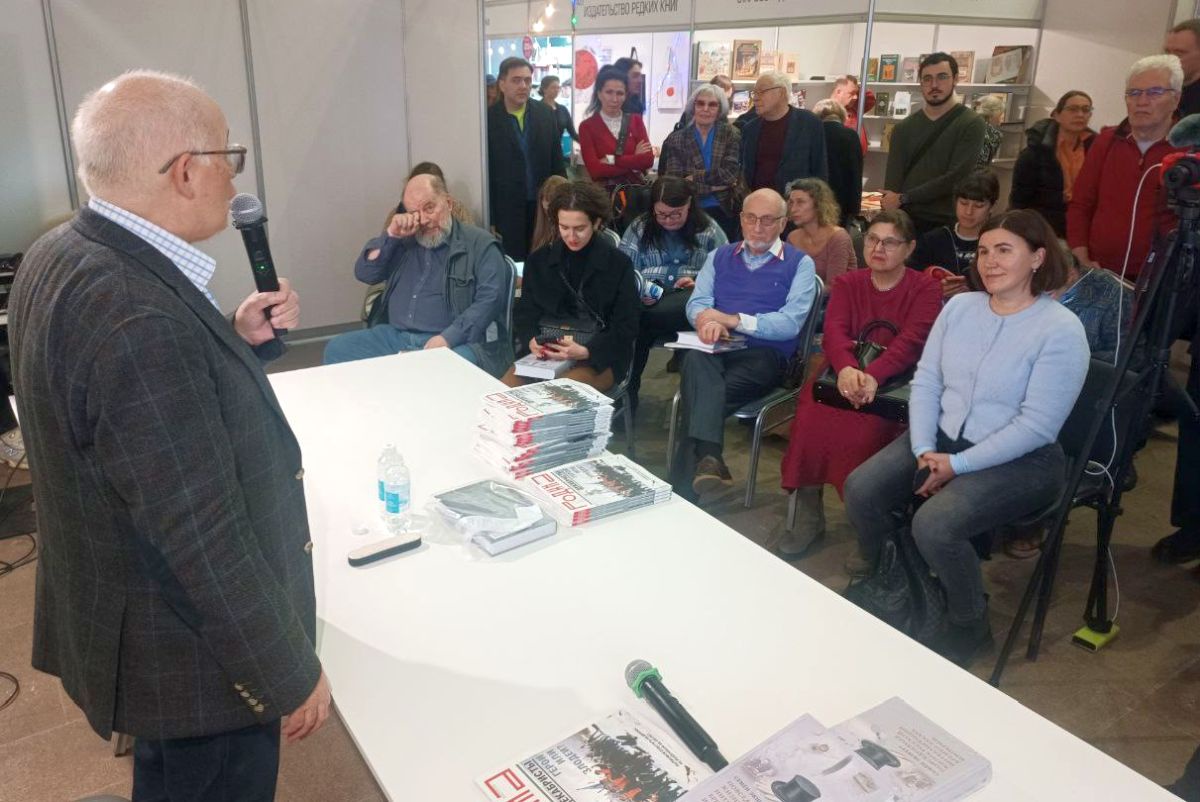 Пресс-клуб не вместил всех желающих попасть на презентацию новой книги Семена Экштута Пресс-клуб не вместил всех желающих попасть на презентацию новой книги Семена Экштута