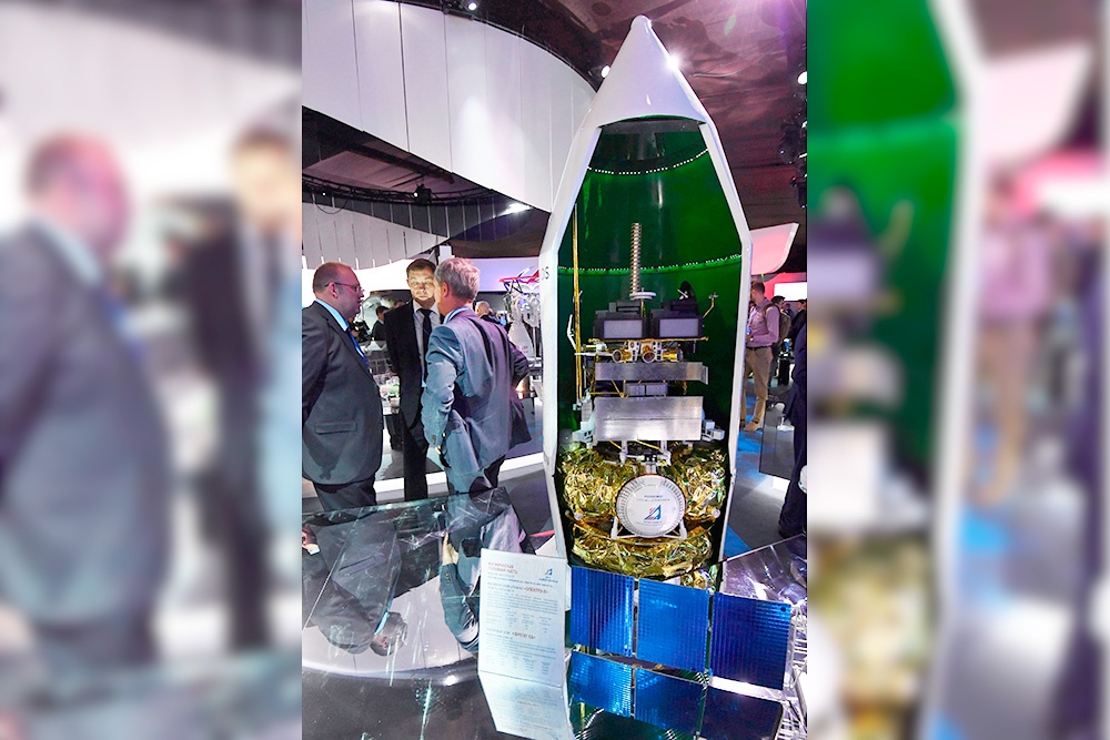 Макет российского космического аппарата "Электро-Л".