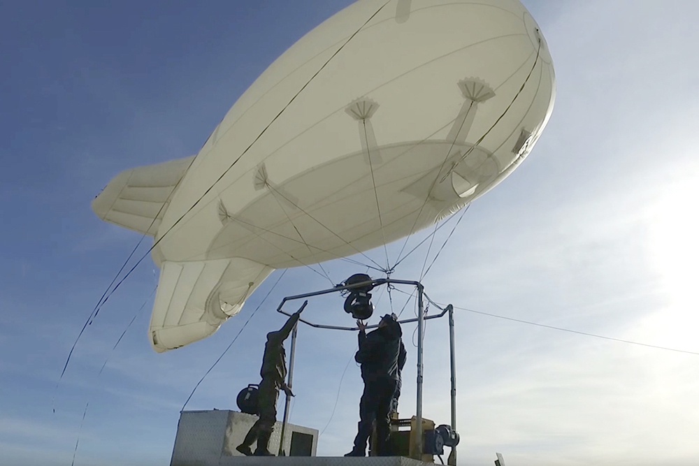 Аэростатные комплексы могут помогать как ГАИ, так и военным в зоне СВО, выявляя и обозначая важные цели.