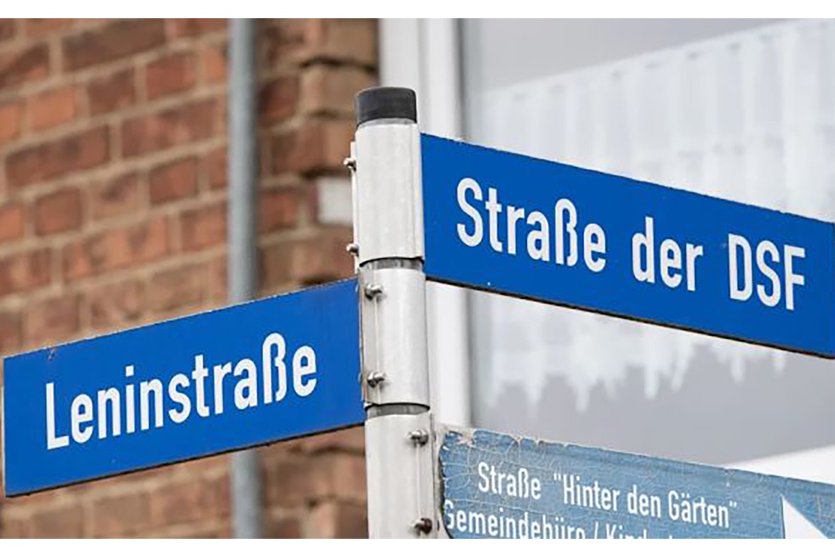 В ФРГ предлагают переименовать улицы, названные в честь Ленина, Отто Гротеволя и Вильгельма Пика. В ФРГ предлагают переименовать улицы, названные в честь Ленина, Отто Гротеволя и Вильгельма Пика.