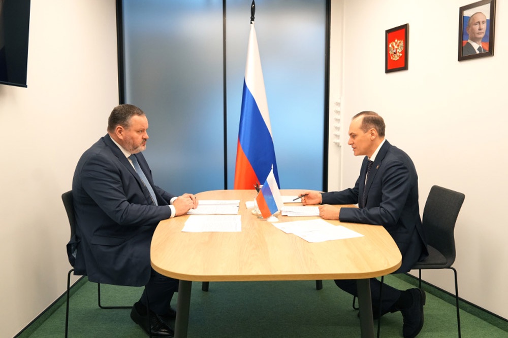 Антон Котяков и Артем Здунов обсудили планы реконструкции объектов социального обслуживания.