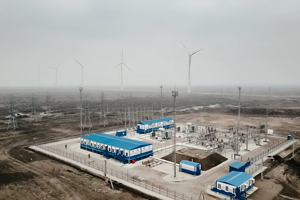 Суммарная мощность ВЭС после завершения строительства достигнет 300 мегаватт, а плановая среднегодовая выработка - 879 миллионов киловатт-часов.