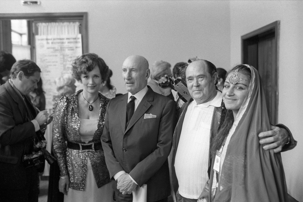 Сергей Герасимов с гостями XIV Московского международного кинофестиваля. Лето 1985 года.
