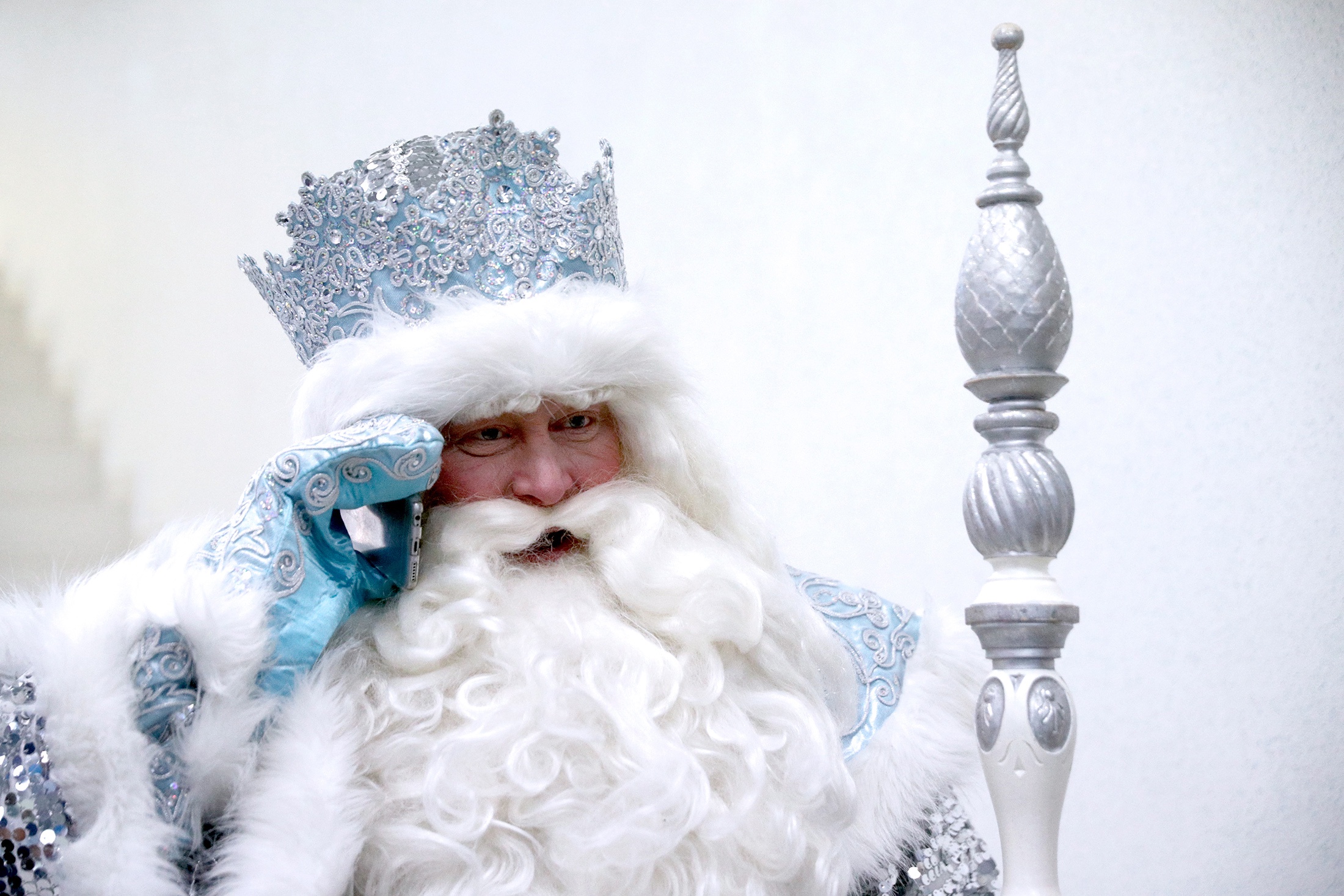 Современному Деду Морозу просто необходимо быть в курсе высокотехнологичных новинок.