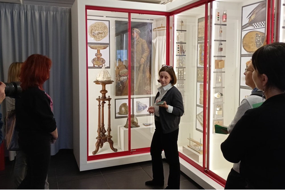 Реставратор Светлана Баранова рассказала, как восстанавливают старинные вещи.