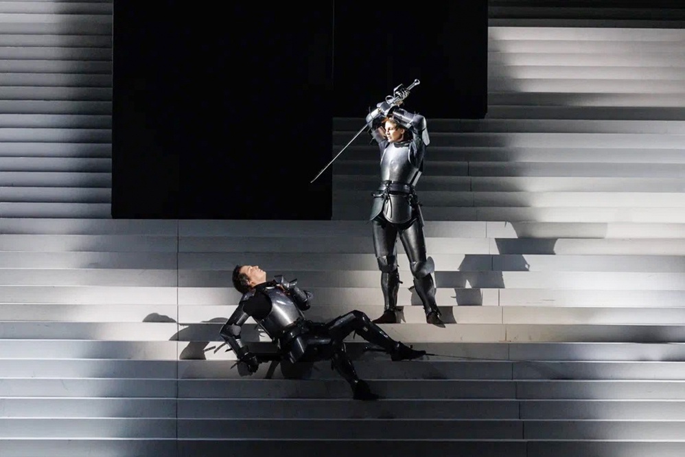 Атмосферу Средневековья в постановке Александра Тителя создают красивые и детально проработанные костюмы.