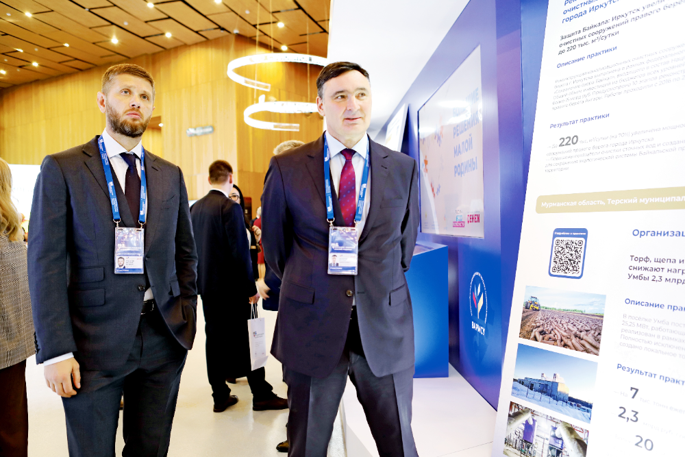 Мэр Иркутска Руслан Болотов и председатель городской думы Евгений Стекачев презентовали проект реконструкции очистных сооружений на правом берегу Ангары.