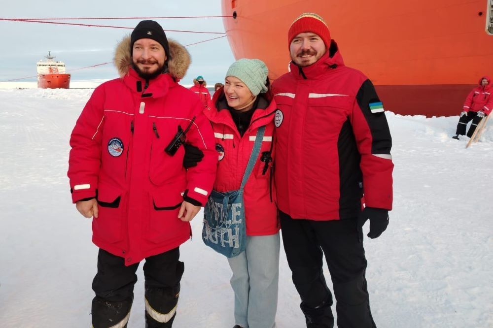 Елена Миролюбова (в центре): Ура! С пробоотбором все получилось хорошо!