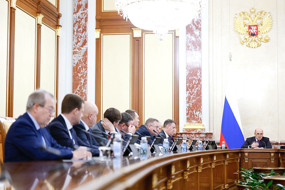 Михаил Мишустин поручил коллегам по кабмину подготовить дополнительные меры для улучшения демографии.