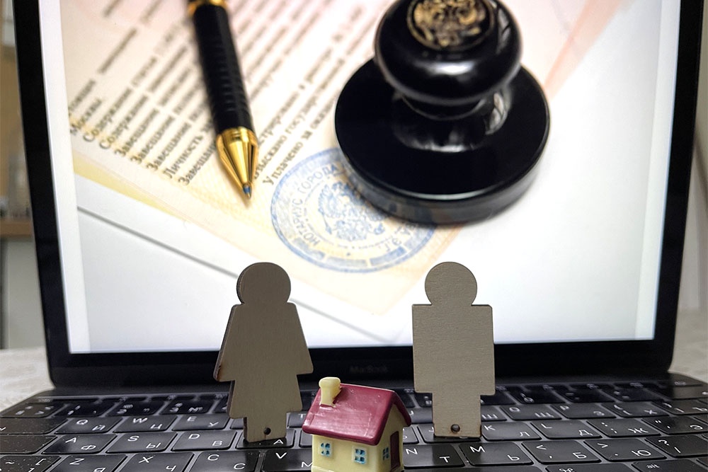 Печать нотариуса позволит защитить покупателей квартир от неприятностей и потерь.