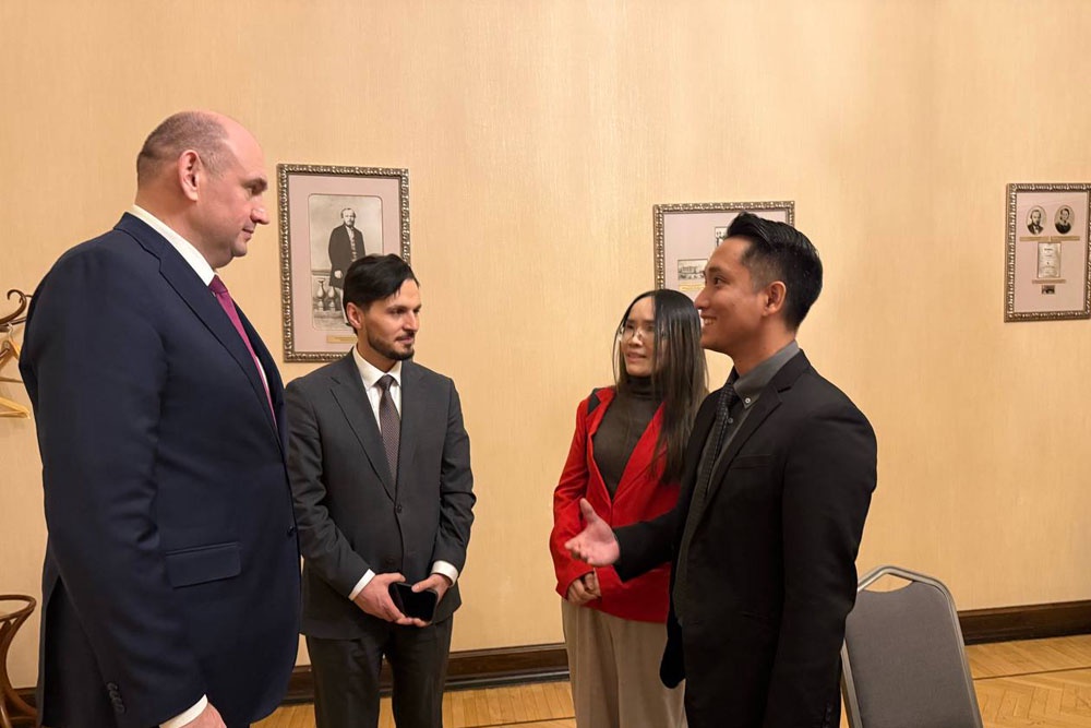 Евгений Солнцев (слева) провел встречи с представителями крупнейших компаний КНР.