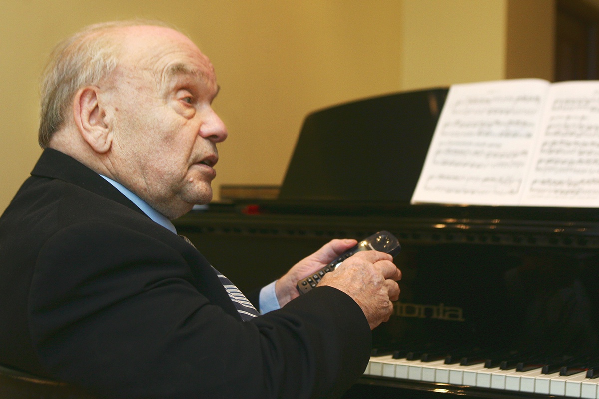 Владимир Шаинский в день 80-летия у себя дома. 2005 Владимир Шаинский в день 80-летия у себя дома. 2005