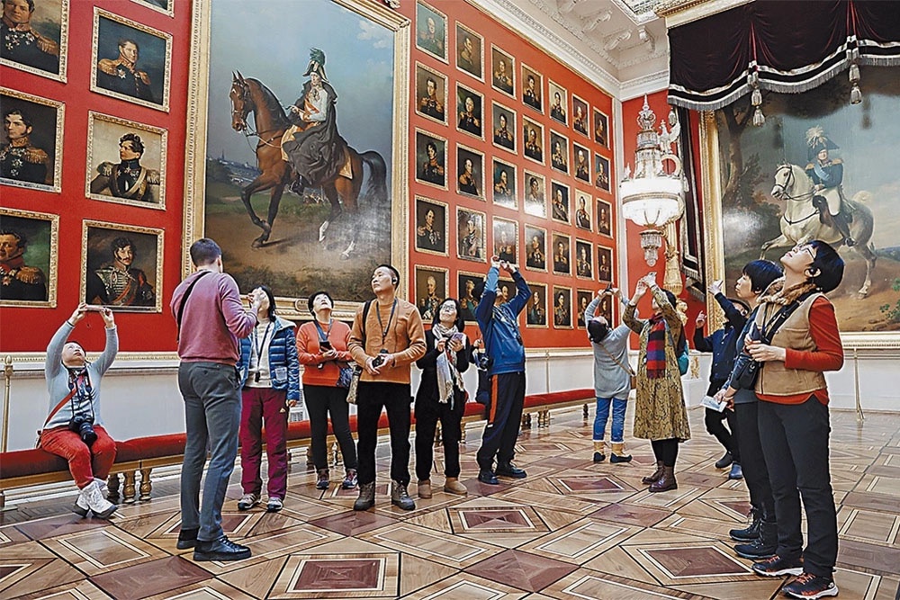 Для китайских туристов Эрмитаж - одна из обязательных к посещению туристических локаций. Для китайских туристов Эрмитаж - одна из обязательных к посещению туристических локаций.
