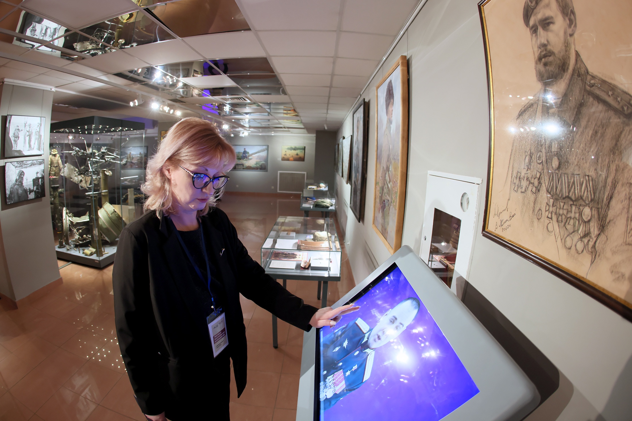 На выставке можно увидеть личные вещи бойцов СВО, письма, дневники, пробитые осколками смартфоны… На выставке можно увидеть личные вещи бойцов СВО, письма, дневники, пробитые осколками смартфоны…