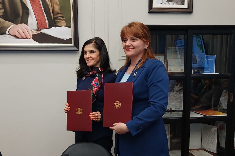 Документ подписали директор центра, академик РАН, профессор Оксана Драпкина и вице-губернатор Оренбуржья по социальной политике Лариса Боярская