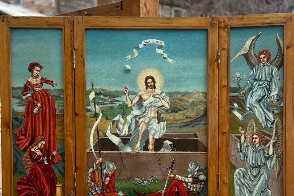 Триптих в лютеранской церкви - это картина, состоящая из трех частей, которая возвышается над полом позади алтаря