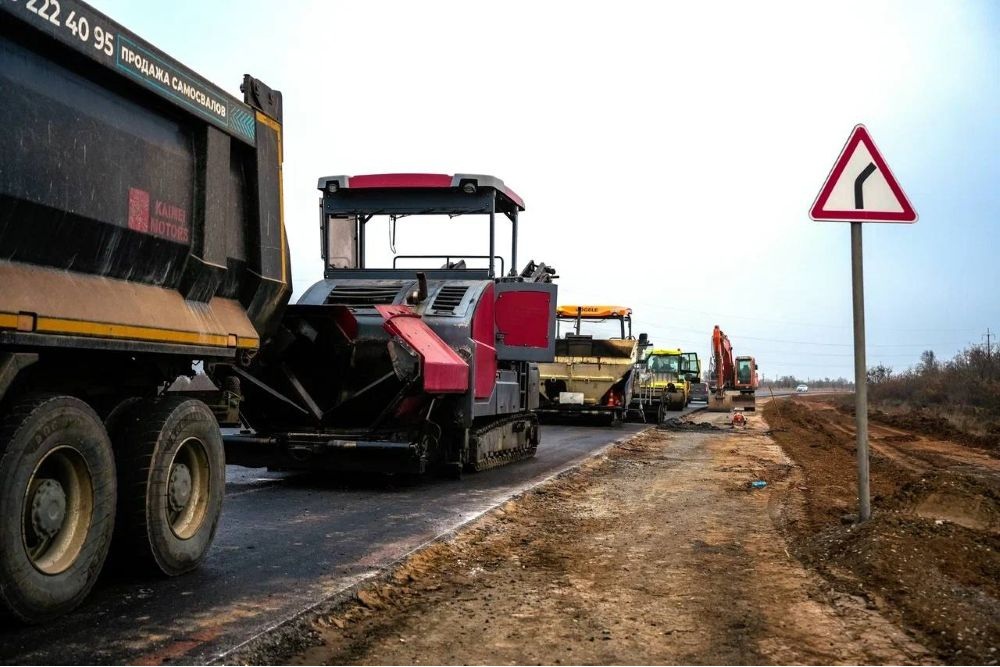 В Астраханской области ремонтируют трассы для повышения безопасности дорожного движения 