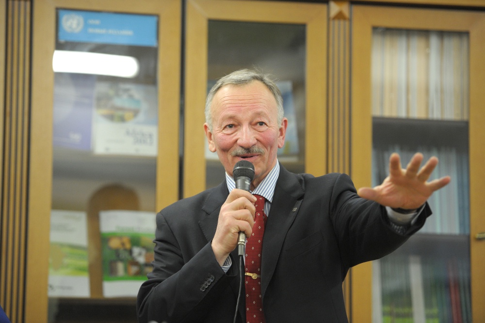 Писатель Святослав Рыбас.