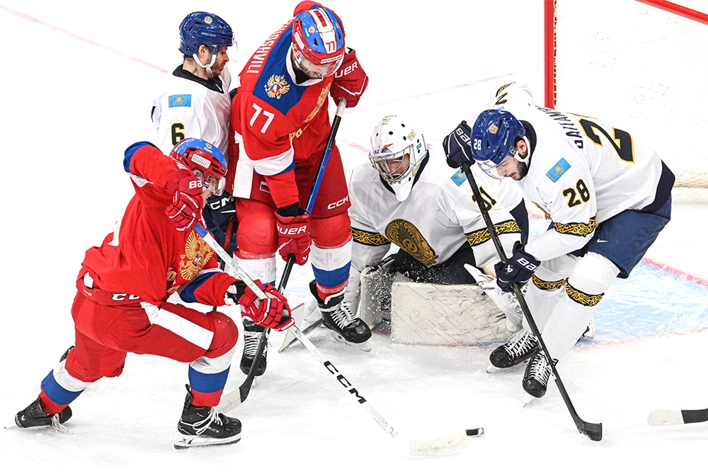 Большую часть матча российские хоккеисты провели, штурмуя ворота сборной Казахстана.